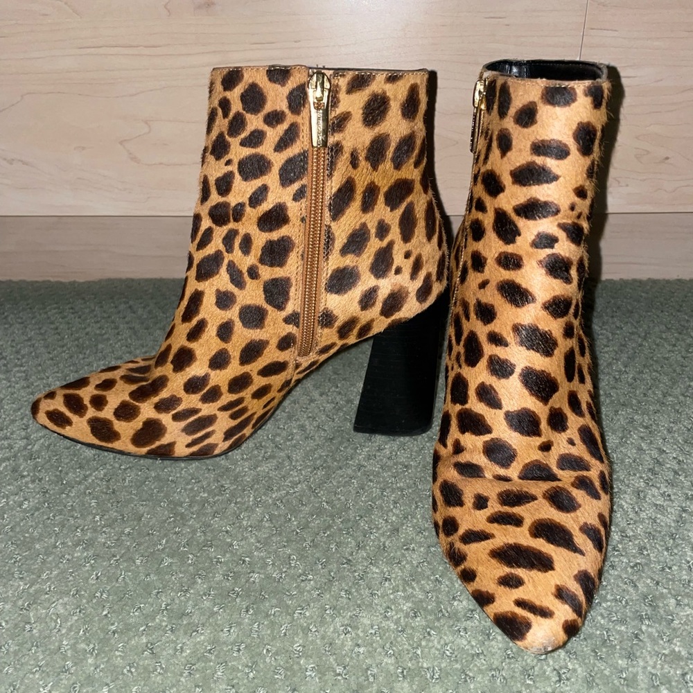 Leopard print Vince Camuto ankle booties